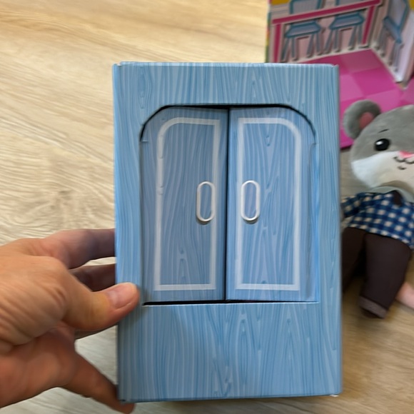 Tiny Tukins play house and crib set with family and extra family & wardrobe nwot - Picture 12 of 12